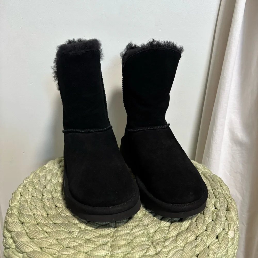 NEW UGG Constantine Black Suede Genuine Lamb Shearling Lined Boot Size 7